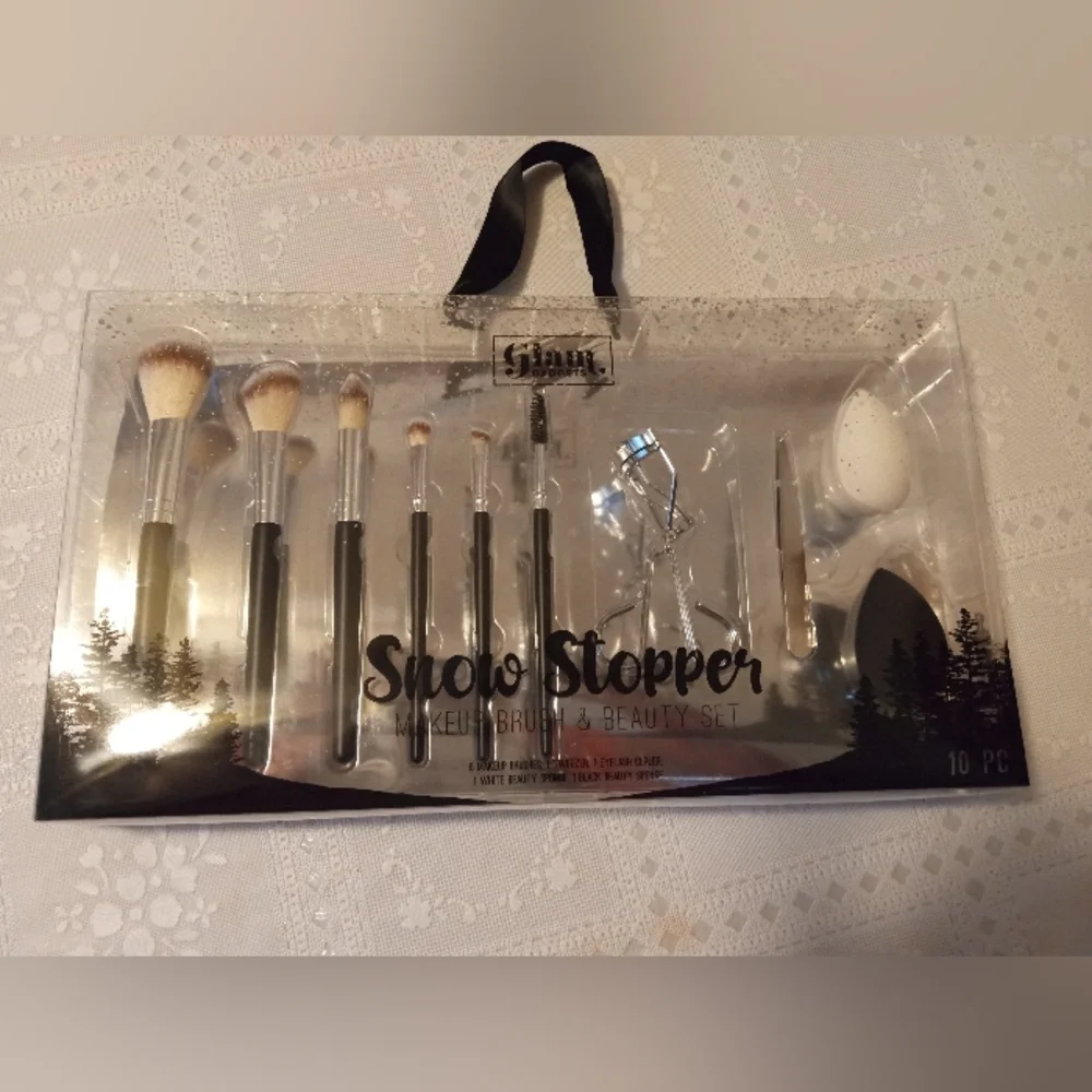 🆕 Glam Gadgets Snow Stopper Makeup Brush & Beauty Set, New